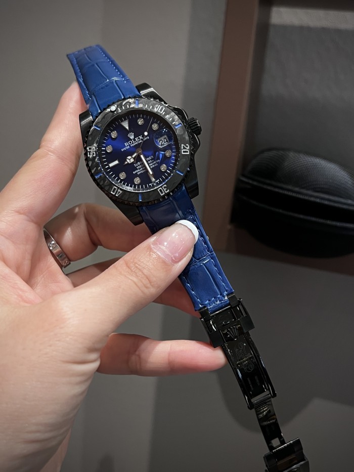 8215 Fully automatic imported mechanical movement watch,904L stainless steel，Mineral scratch-resistant mirror glass，with box, size 40mm，WT220-21-25
