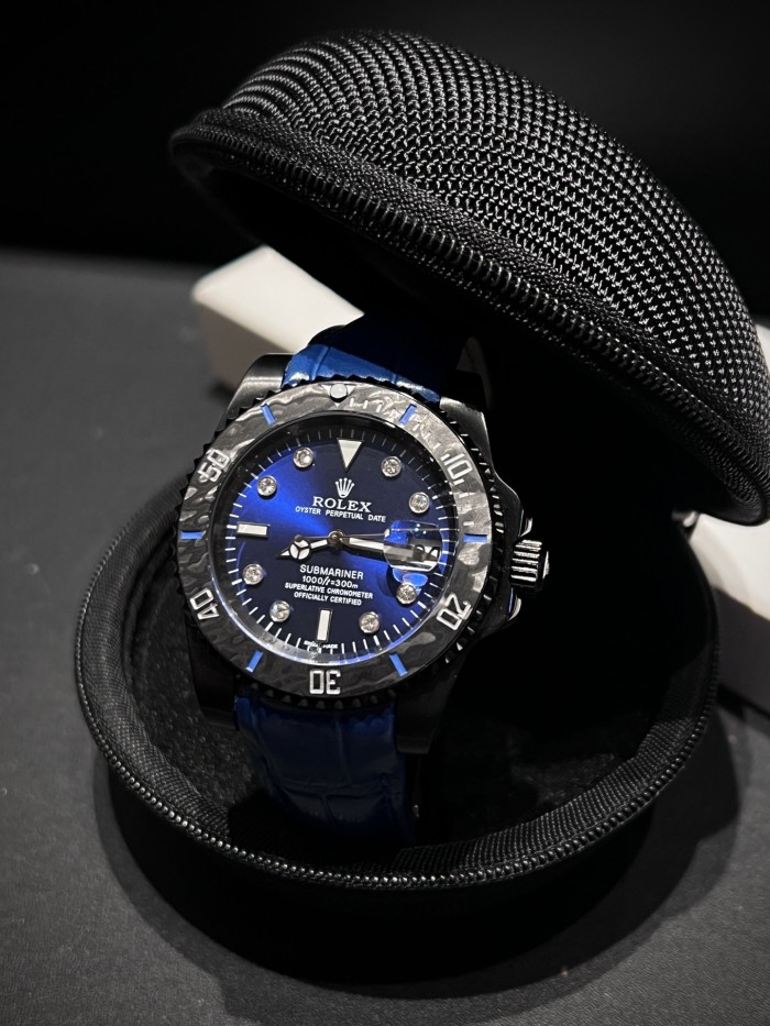 8215 Fully automatic imported mechanical movement watch,904L stainless steel，Mineral scratch-resistant mirror glass，with box, size 40mm，WT220-21-25