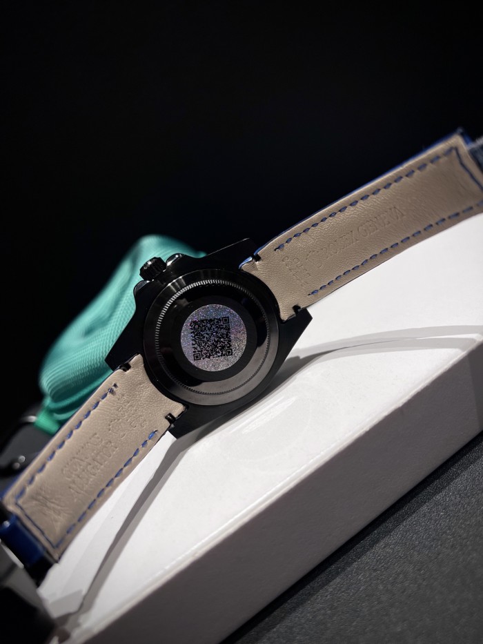 8215 Fully automatic imported mechanical movement watch,904L stainless steel，Mineral scratch-resistant mirror glass，with box, size 40mm，WT220-21-25