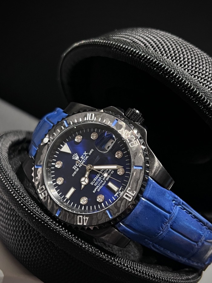 8215 Fully automatic imported mechanical movement watch,904L stainless steel，Mineral scratch-resistant mirror glass，with box, size 40mm，WT220-21-25