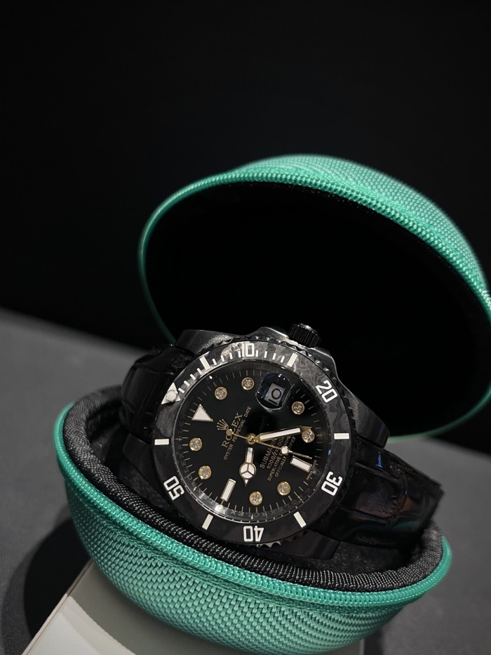 8215 Fully automatic imported mechanical movement watch,904L stainless steel，Mineral scratch-resistant mirror glass，with box, size 40mm，WT220-21-25