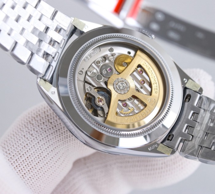 7140 Fully automatic imported mechanical movement watch,Mineral scratch-resistant mirror glass,with box, size 39*9.5mm，WT550-2-10