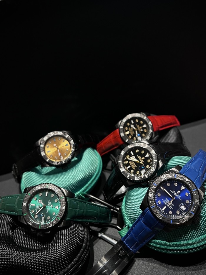 8215 Fully automatic imported mechanical movement watch,904L stainless steel，Mineral scratch-resistant mirror glass，with box, size 40mm，WT220-21-25