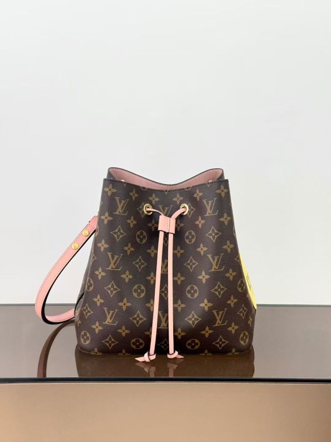 Leather bag ,5A ,size 26*26*17cm,no box, B110-443