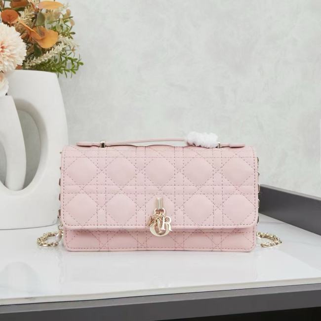 Leather bag, 5A,no box,size 21 x 11.5 x 4.5cm,B98-192-198