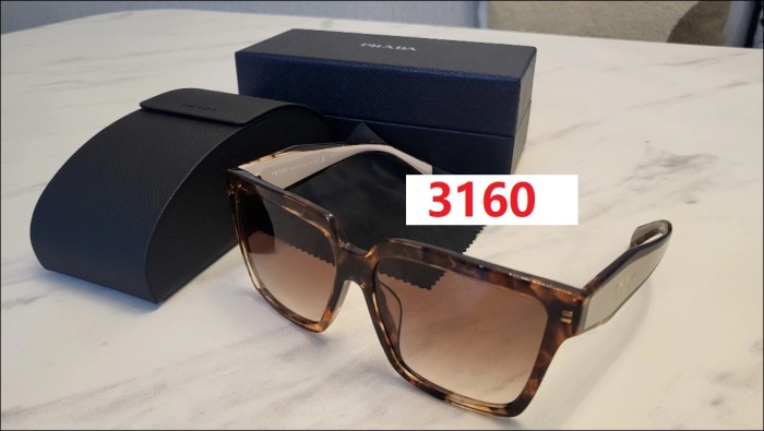 Blue light blocking sunglasses with the box and case ,G25-3160