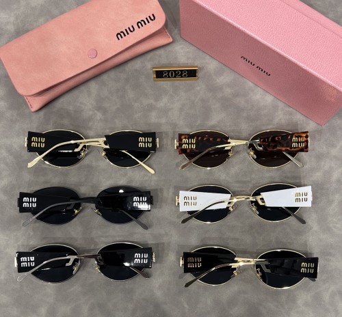 Blue light blocking sunglasses with the box and case ,G25-3212-3217