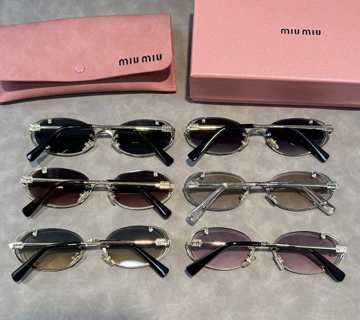 Blue light blocking sunglasses with the box and case ,G25-2250-2255