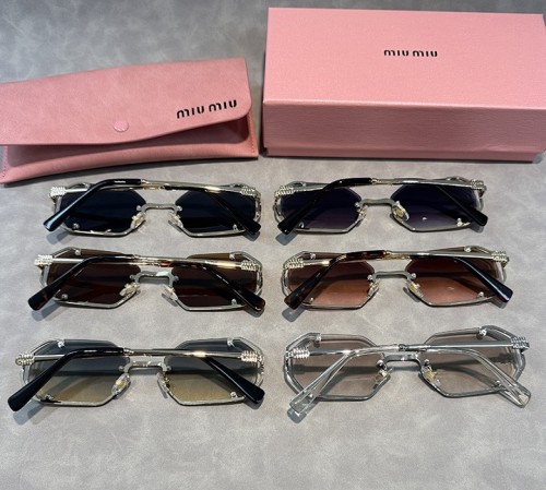 Blue light blocking sunglasses with the box and case ,G25-22219-2224