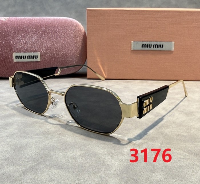 Blue light blocking sunglasses with the box and case ,G25-3174-3179