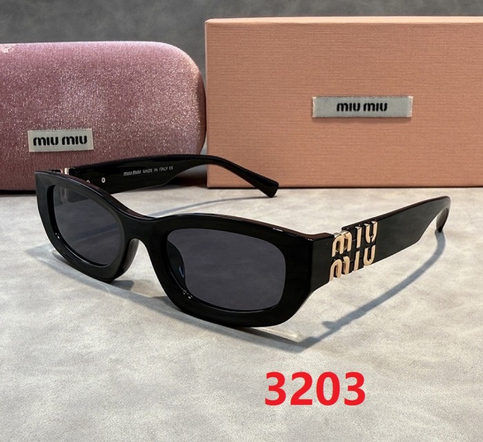 Blue light blocking sunglasses with the box and case ,G25-3199-3206