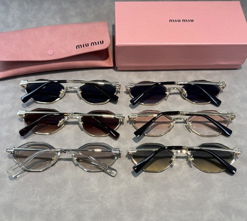 Blue light blocking sunglasses with the box and case ,G25-2238-2243