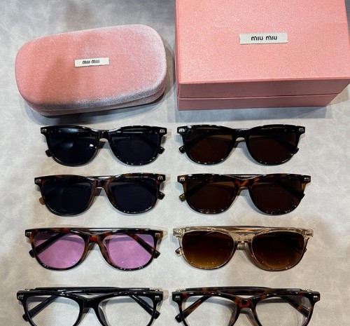 Blue light blocking sunglasses with the box and case ,G25-2191-2198