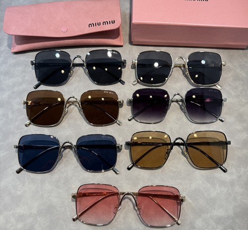Blue light blocking sunglasses with the box and case ,G25-3161-3167