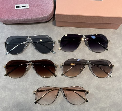 Blue light blocking sunglasses with the box and case ,G25-3193-3198