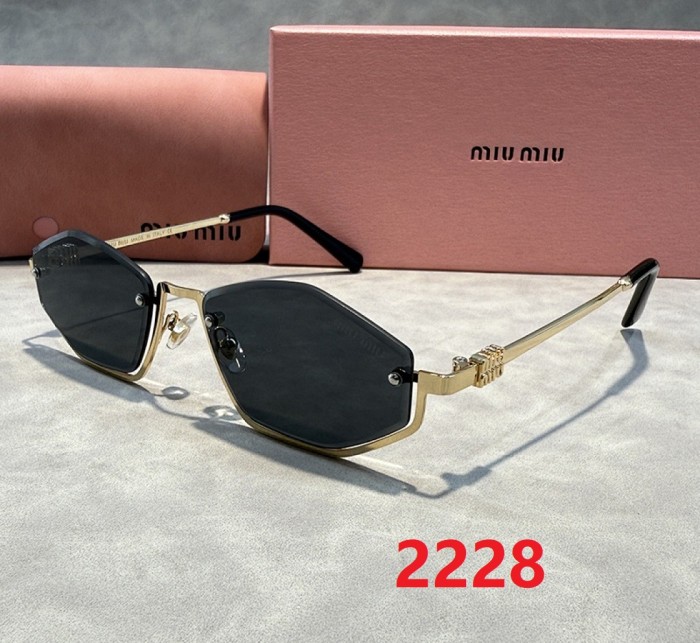 Blue light blocking sunglasses with the box and case ,G25-2225-2231