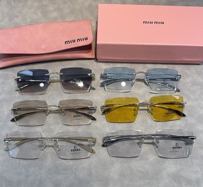 Blue light blocking sunglasses with the box and case ,G25-3168-3173