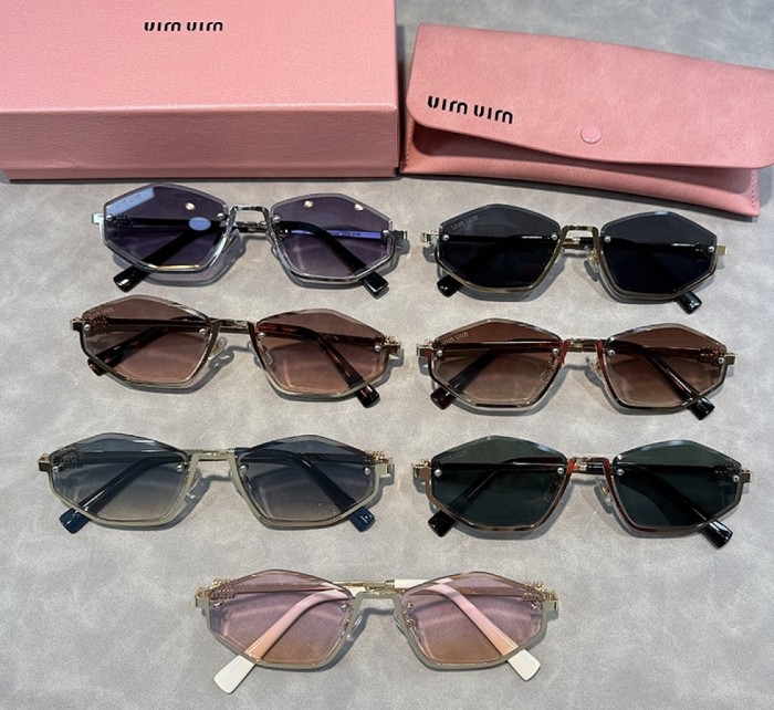 Blue light blocking sunglasses with the box and case ,G25-2225-2231