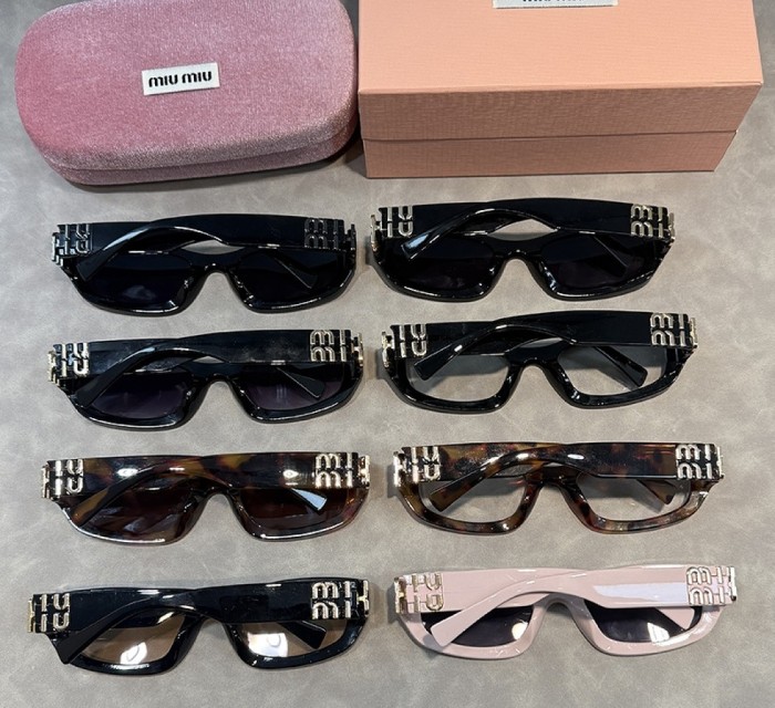 Blue light blocking sunglasses with the box and case ,G25-3199-3206