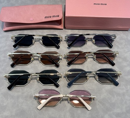 Blue light blocking sunglasses with the box and case ,G25-2256-2262