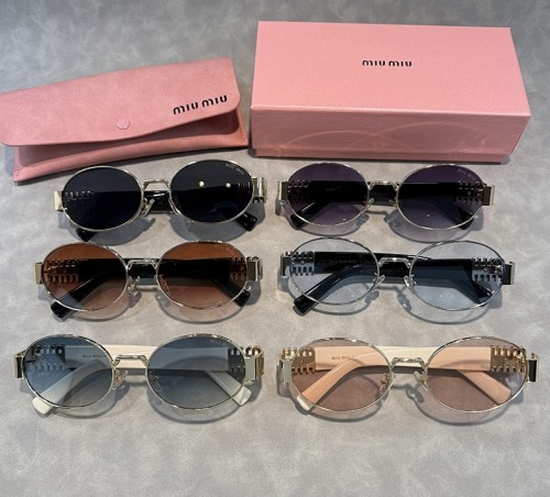 Blue light blocking sunglasses with the box and case ,G25-2232-2237