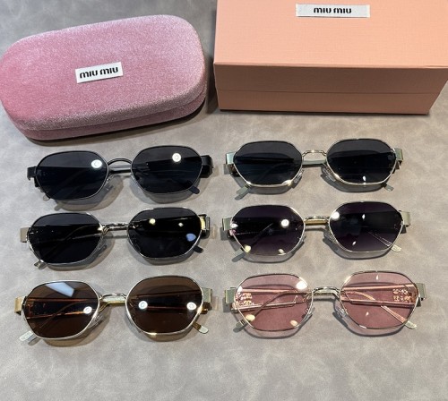 Blue light blocking sunglasses with the box and case ,G25-3174-3179