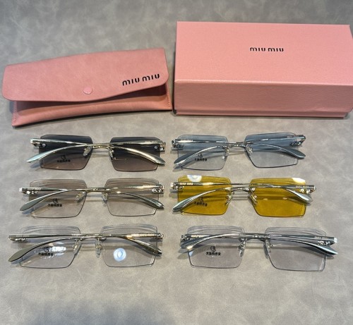 Blue light blocking sunglasses with the box and case ,G25-3168-3173