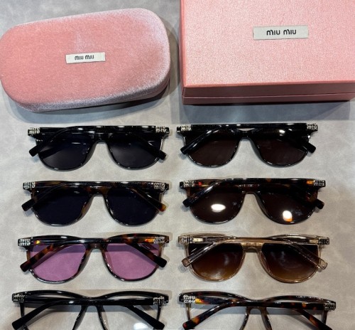 Blue light blocking sunglasses with the box and case ,G25-2191-2198