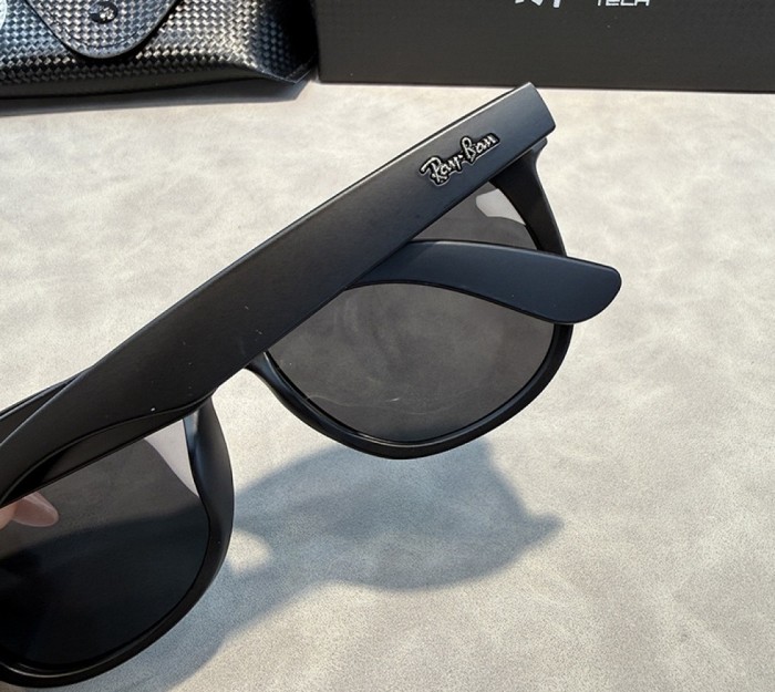 Blue light blocking sunglasses with the box and case ,G25-3274-3281