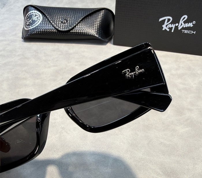 Blue light blocking sunglasses with the box and case ,G25-3347-3350
