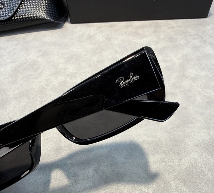 Blue light blocking sunglasses with the box and case ,G25-3356-3361