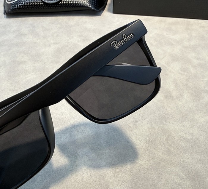 Blue light blocking sunglasses with the box and case ,G25-3294-3299