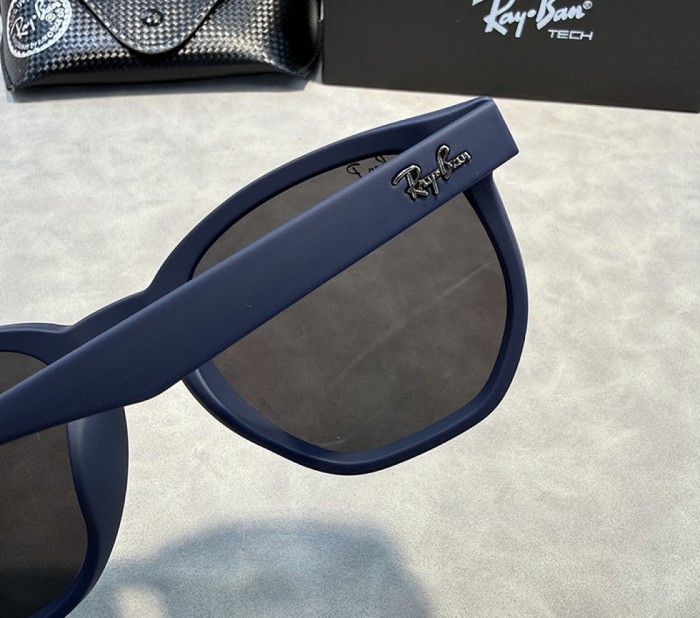 Blue light blocking sunglasses with the box and case ,G25-3342-3346