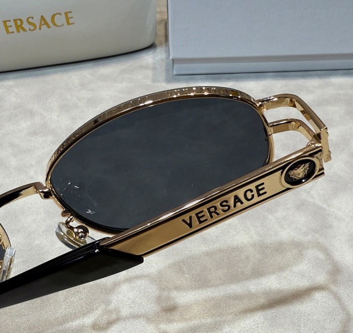 Blue light blocking sunglasses with the box and case ,G25-3427-3432