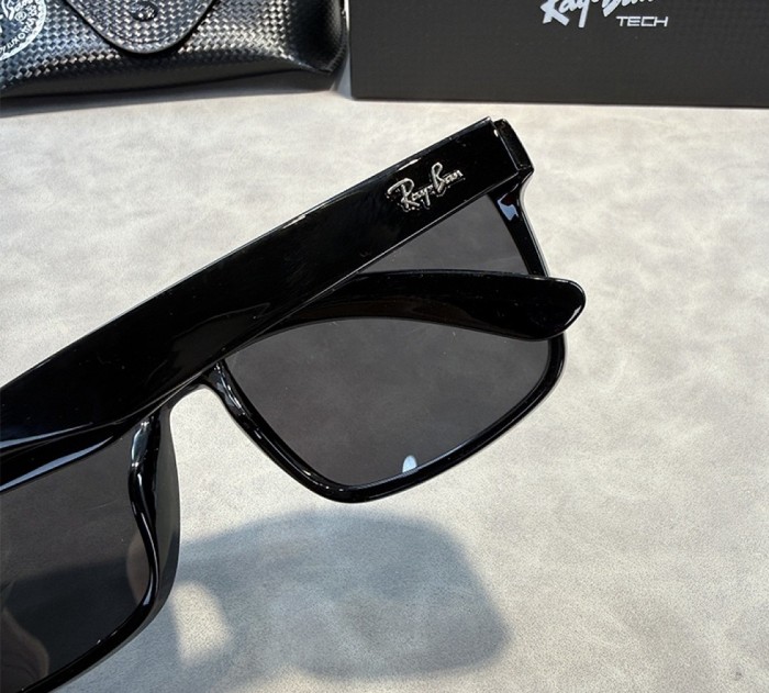Blue light blocking sunglasses with the box and case ,G25-3251-3258