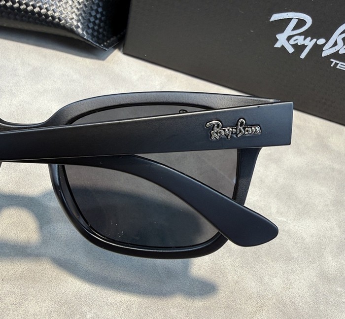 Blue light blocking sunglasses with the box and case ,G25-3335-3341