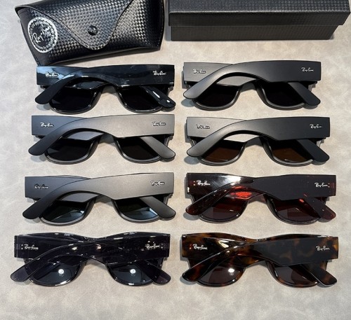 Blue light blocking sunglasses with the box and case ,G25-3307-3314