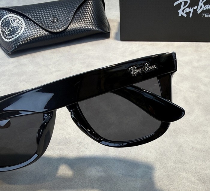 Blue light blocking sunglasses with the box and case ,G25-3391-3398