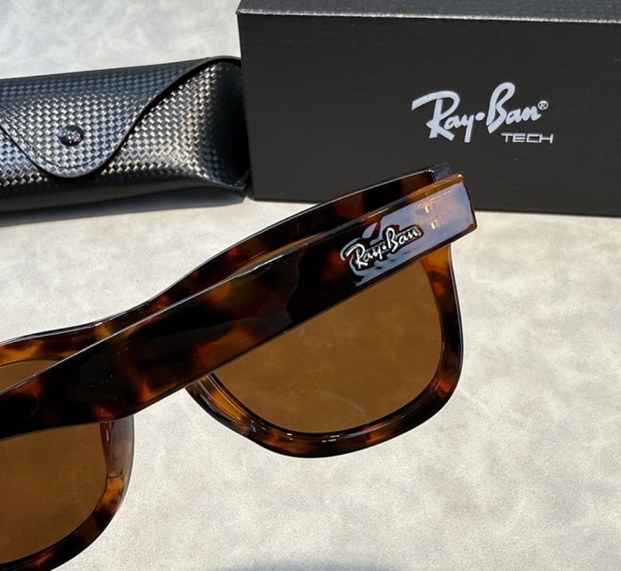 Blue light blocking sunglasses with the box and case ,G25-3315-3322