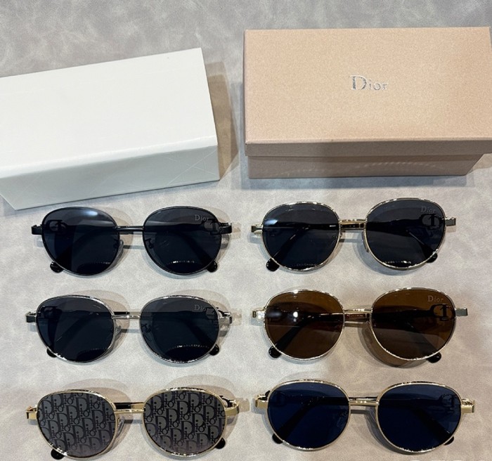 Blue light blocking sunglasses with the box and case ,G25-3464-3469