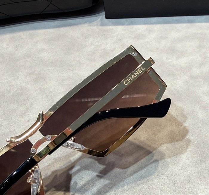 Blue light blocking sunglasses with the box and case ,G25-3519-3524