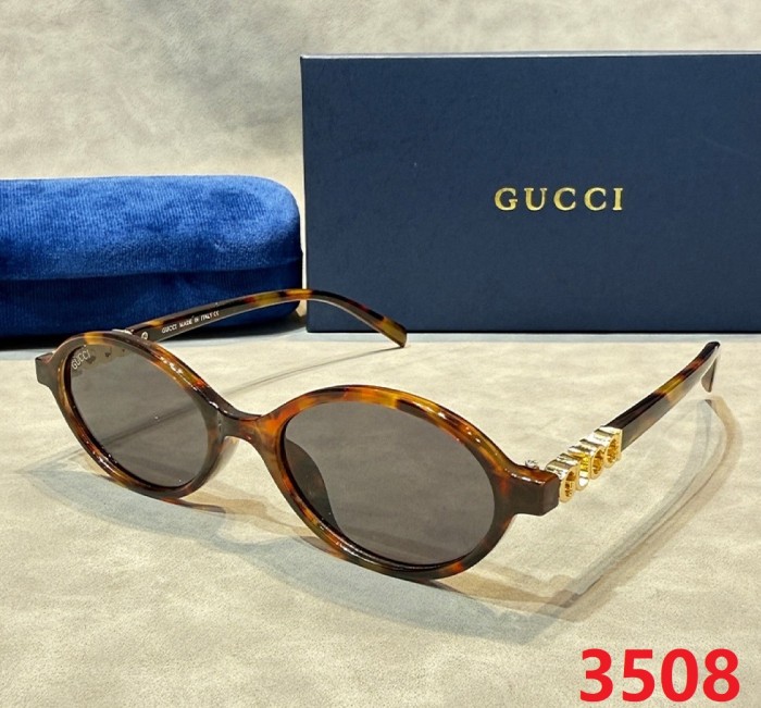 Blue light blocking sunglasses with the box and case ,G25-3504-3511