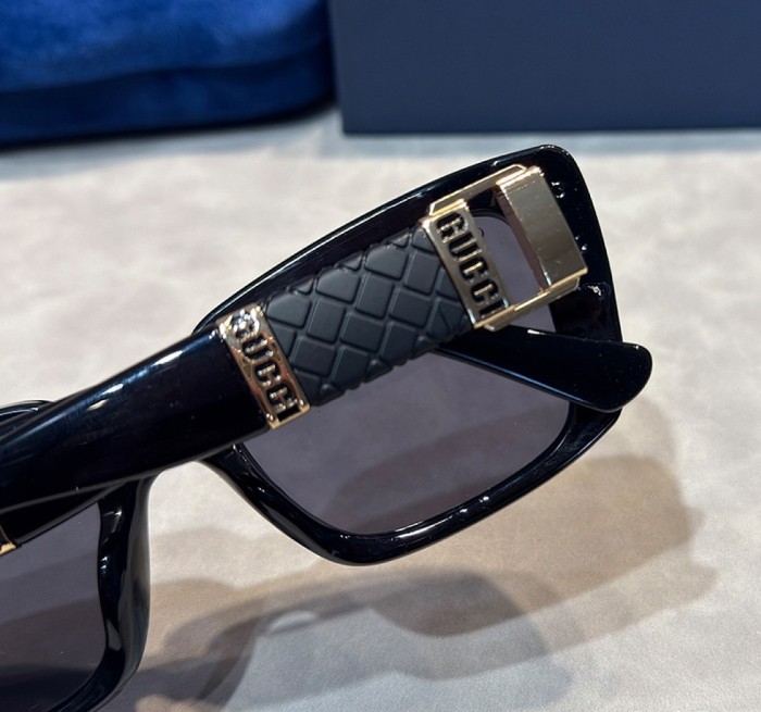 Blue light blocking sunglasses with the box and case ,G25-3525-3530