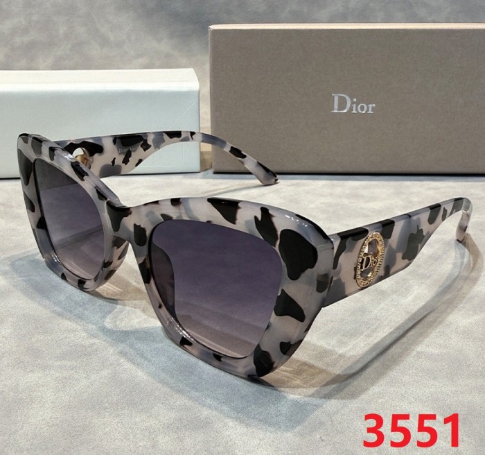 Blue light blocking sunglasses with the box and case ,G25-3550-3555