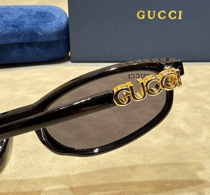 Blue light blocking sunglasses with the box and case ,G25-3512-3518