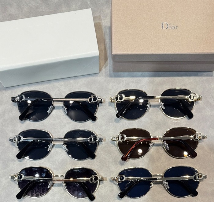 Blue light blocking sunglasses with the box and case ,G25-3464-3469
