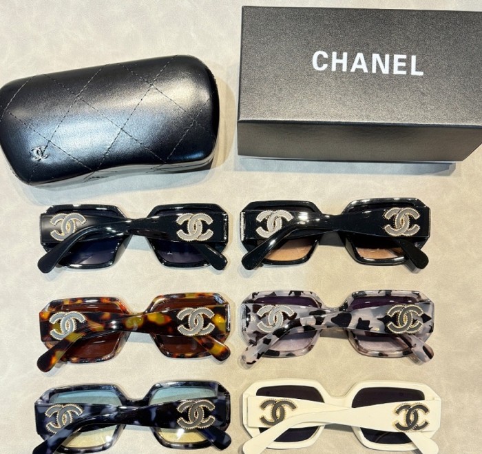 Blue light blocking sunglasses with the box and case ,G25-3452-3457