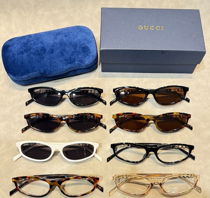 Blue light blocking sunglasses with the box and case ,G25-3512-3518