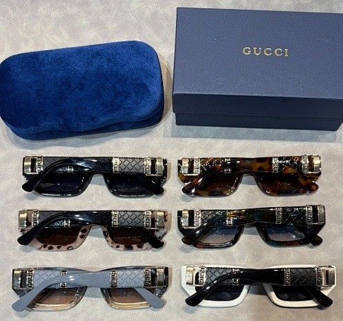 Blue light blocking sunglasses with the box and case ,G25-3531-3536