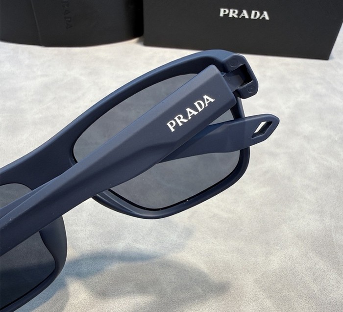 Blue light blocking sunglasses with the box and case ,G25-3612-3619